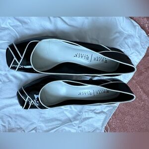 White House Black Market Julianne Black & White Peep Toe Pumps Heels Shoes/s 8,5
